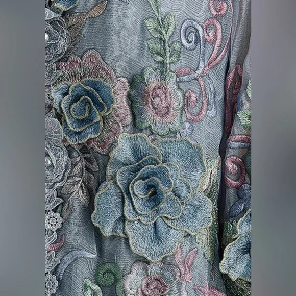 Rich Radi Q’s New York 3D Floral Silk Bluish Gray Top Handcrafted Couture - Picture 2 of 8